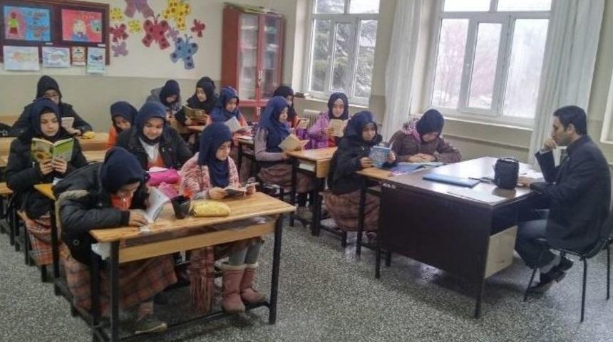 G&ouml;lbaşı İmam Hatip Ortaokulunda Kitap Okuma Projesi Başladı