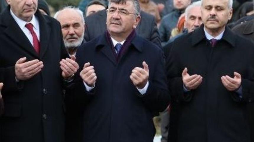 Niğde Belediyesi Halep&rsquo;e 8 Yardım Tır&rsquo;ı G&ouml;nderdi