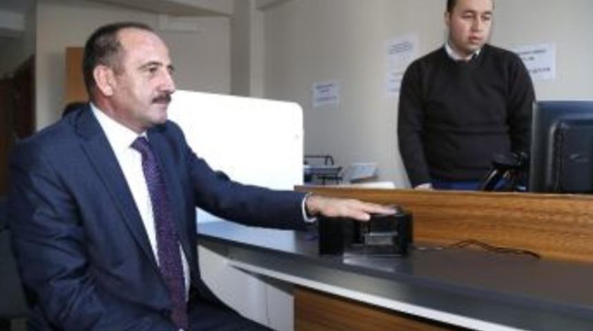 Başkan Duruay Yeni Kimlik Kartı İ&ccedil;in Başvuru Yaptı