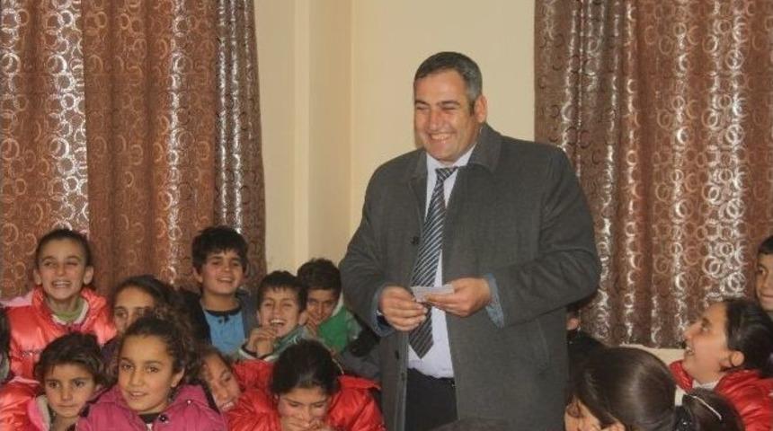 M&uuml;d&uuml;r Bozyel, &Ouml;ğrencileri Sevindirdi