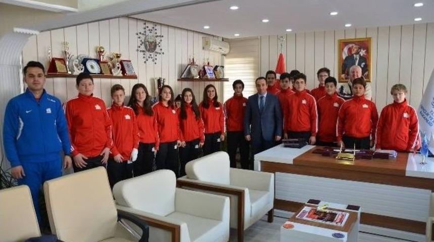 Bilecik Temsilcisi Basketbol Ve Voleybol Takımları Uşak’a Uğurlandı