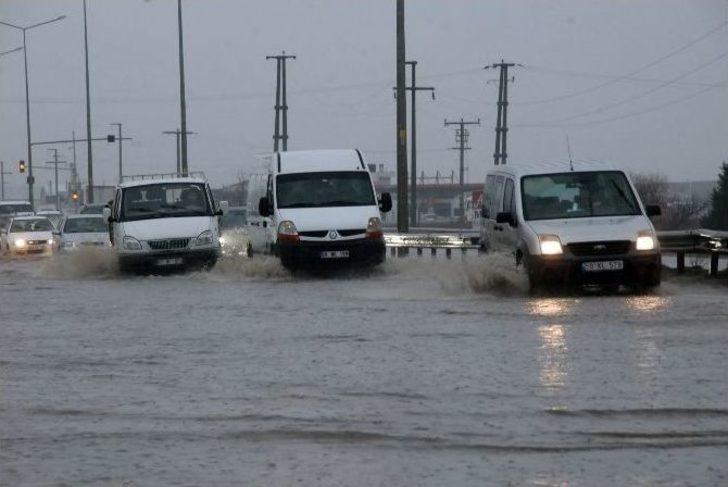 Çorlu’da Yağmur Caddeleri Dereye Çevirdi G2