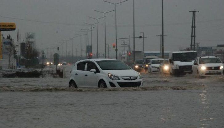 Çorlu’da Yağmur Caddeleri Dereye Çevirdi G4