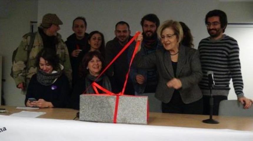 Martı Projesinin Mimari Hakan Kıran&rsquo;A, &lsquo;Beton&rsquo; Hediyesi