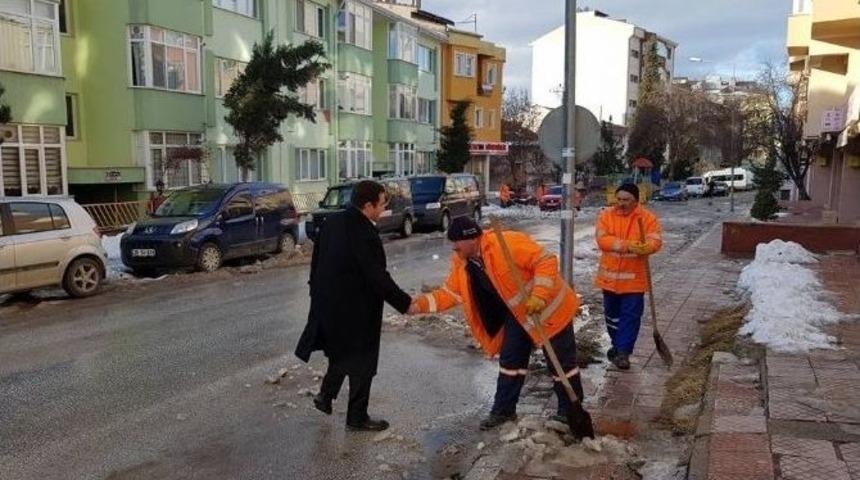 Başkan Bakıcı&rsquo;dan Kar Temizleme Ekibine Ziyaret