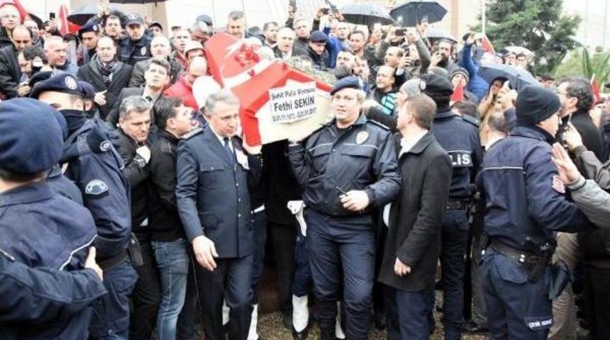 İzmir Adliyesi'nde Şehit Polis Ve M&uuml;başire H&uuml;z&uuml;nl&uuml; T&ouml;ren