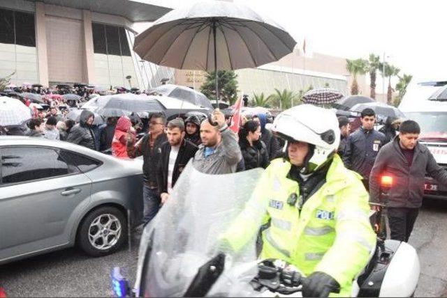 İzmir Adliyesi'nde Şehit Polis Ve Mübaşire Hüzünlü Tören