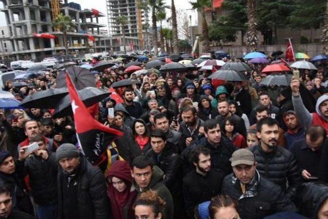 İzmir Adliyesi'nde Şehit Polis Ve Mübaşire Hüzünlü Tören