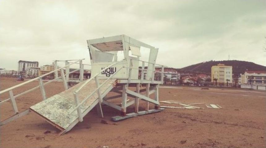 Lodos Fırtınası Ve Sağanak Yağış Kuzey Ege&rsquo;de Hayatı Olumsuz Etkiliyor