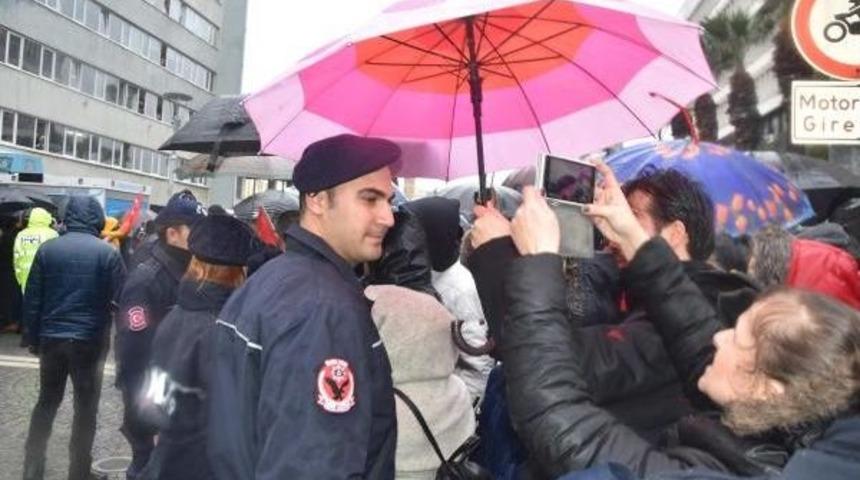 İzmir Adliyesi'nde Şehit Polis Ve Mübaşir Için Hüzünlü Tören (2)