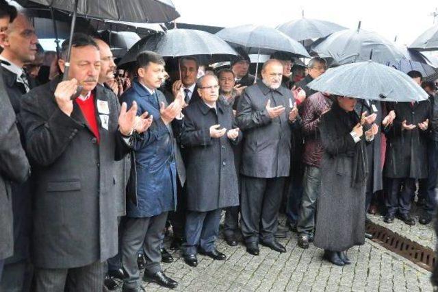 İzmir Adliyesi'nde Şehit Polis Ve Mübaşir Için Hüzünlü Tören (2)