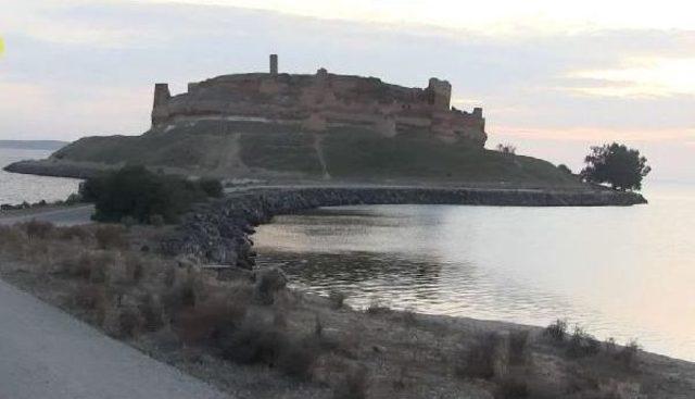 Suriye'de Süleyman Şah Türbesinin Bulunduğu Ilk Yer Olan Caber Kalesi Deaş'ten Kurtarıldı