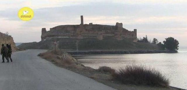 Suriye'de Süleyman Şah Türbesinin Bulunduğu Ilk Yer Olan Caber Kalesi Deaş'ten Kurtarıldı