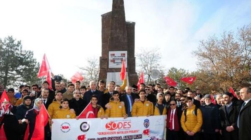 Vanlı 120 Kahraman &Ccedil;ocuk Y&uuml;r&uuml;y&uuml;şle Anıldı