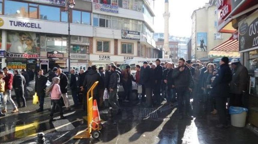 &Ccedil;&ouml;p Kutusuna Bırakılan &Ccedil;anta Bomba Paniğine Neden Oldu