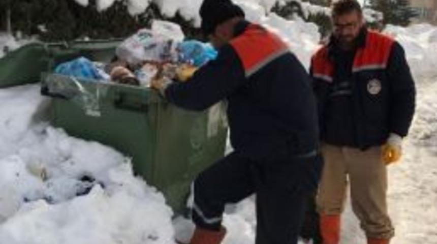 K&ouml;rfez&rsquo;de &Ccedil;&ouml;p Toplama &Ccedil;alışmaları Devam Ediyor