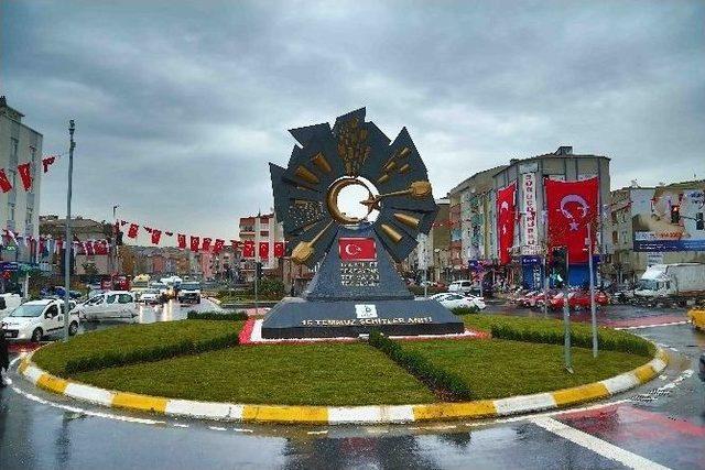 Bağcılar’da 15 Temmuz Şehitler Anıtı Dikildi