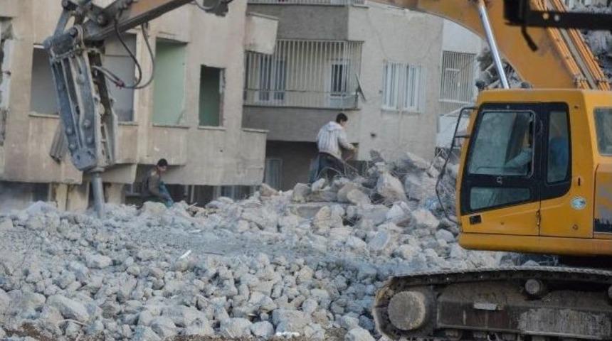 Demir Toplamak İ&ccedil;in Canlarını Hi&ccedil;e Saydılar