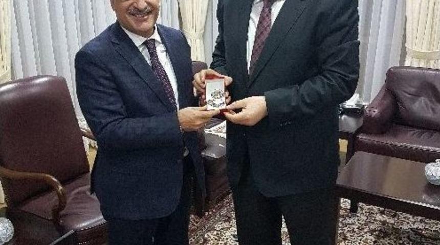 Ak Parti İl Başkanı Mehmet Emin &Ouml;z, Rekt&ouml;r &Ccedil;omaklı&rsquo;yı Ziyaret Etti