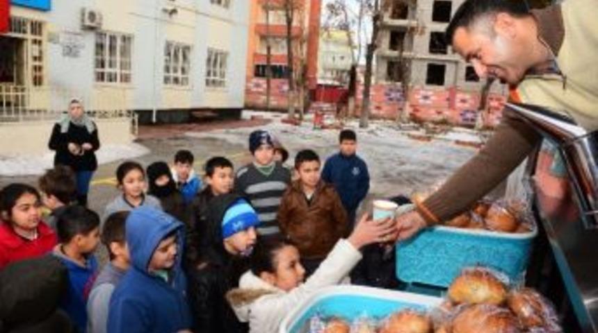 Aksaray Belediyesi&rsquo;nden &Ouml;ğrencilere Sıcak &Ccedil;orba