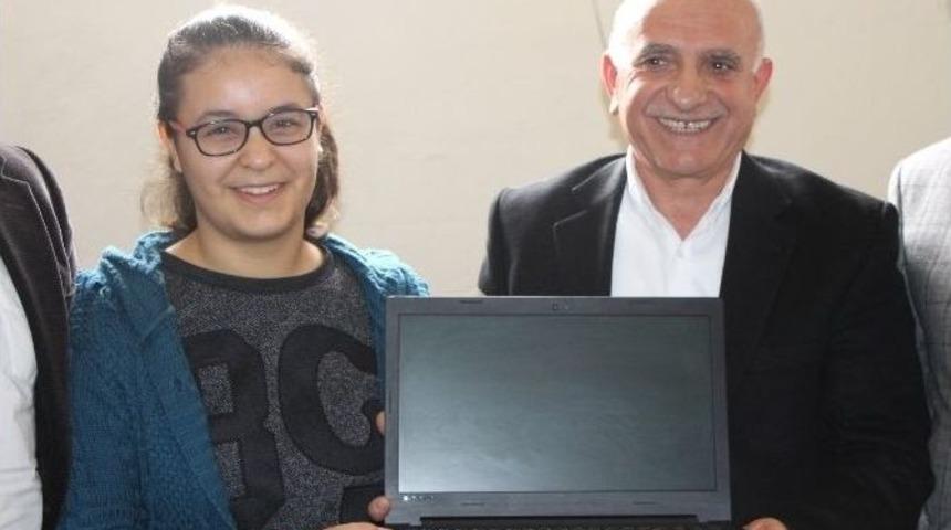 Adıyamanlılar Vakfından Teog Şampiyonuna Burs Desteği