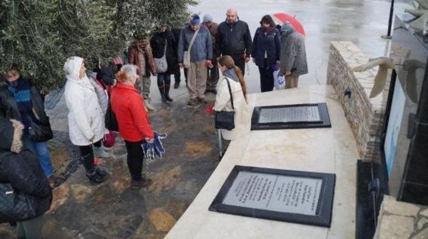 Kuşadası'nda Kahraman Polis I&ccedil;in Saygı Duruşu