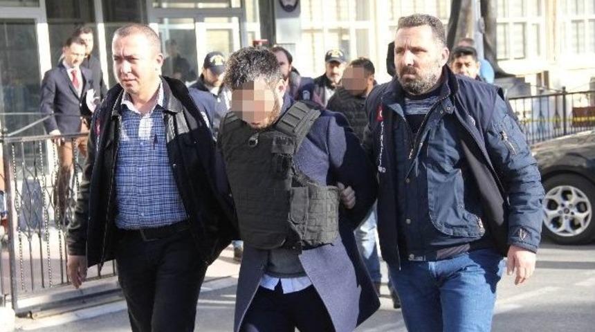 Polis 87 Kamera Kaydını İnceleyip Cinayetle İlgili 3 Kişiyi Yakaladı