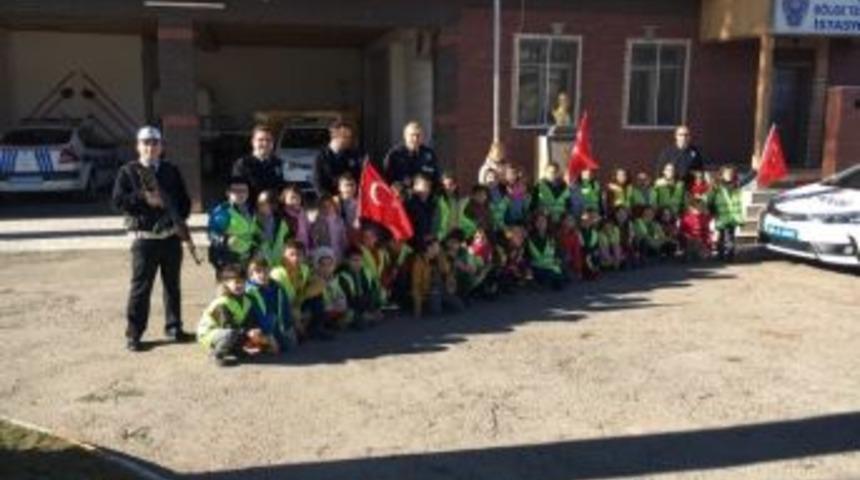 &Ouml;ğrencilerden Polise Moral