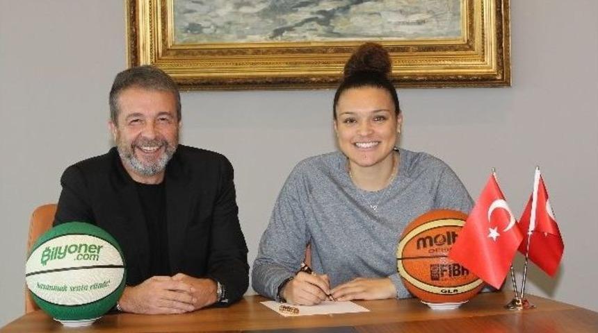 Yakın Doğu &Uuml;niversitesi, Kayla Mcbride İle İmzayı Attı