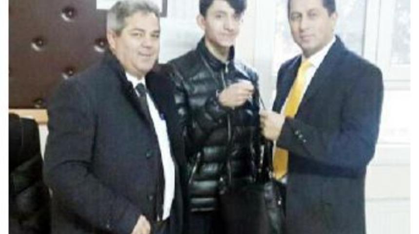 &Ouml;ğrencinin Bulduğu &Ccedil;anta &Ouml;ğretmenin &Ccedil;ıktı