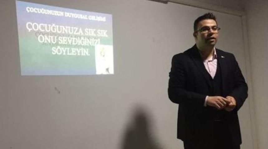 Velilere &Ccedil;ocuk Gelişimi Eğitimi