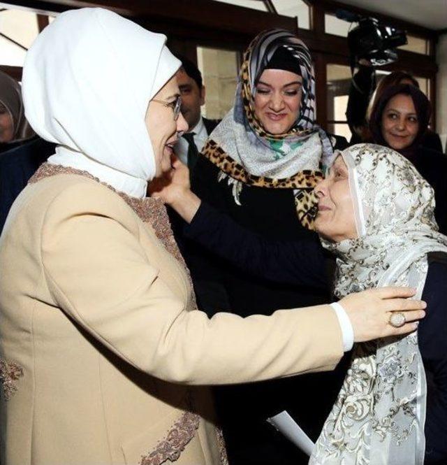 Emine Erdoğan Şanlıurfa’da Yeşilay Danışmanlık Merkezi’nin Açılışını Yaptı