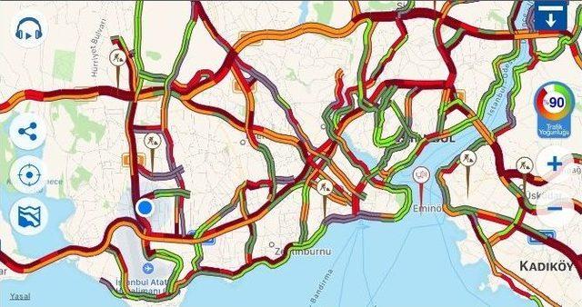 Kar Yağışıyla Birlikte İstanbul’da Trafik Durma Noktasına Geldi