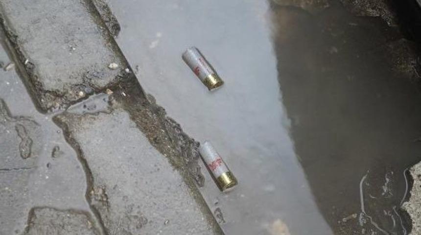 Caddede T&uuml;fekle Ateş Edince Korkuttu