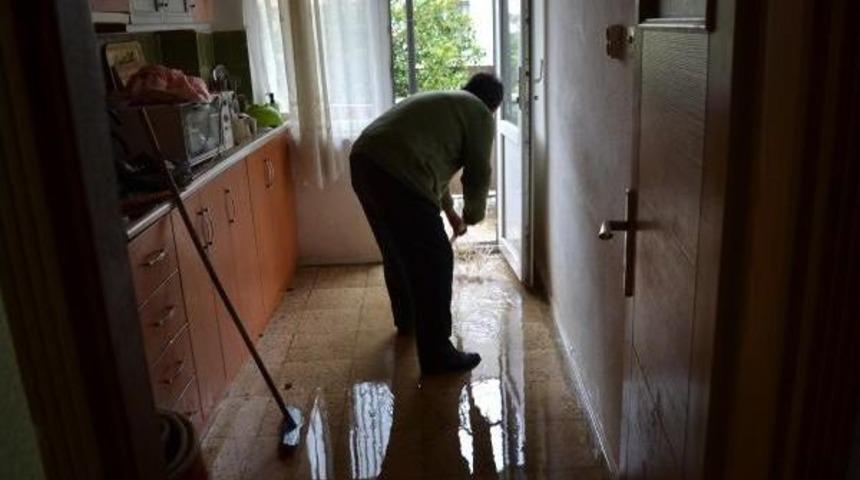 Edremit'te Kuvvetli Yağmur Ve Lodos (2)