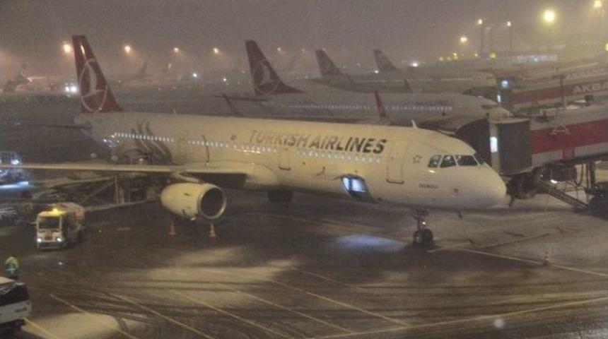 İstanbul&rsquo;da U&ccedil;uşlara Kar Engeli