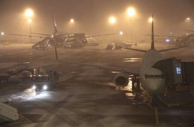 İstanbul&rsquo;da U&ccedil;uşlara Kar Engeli 1