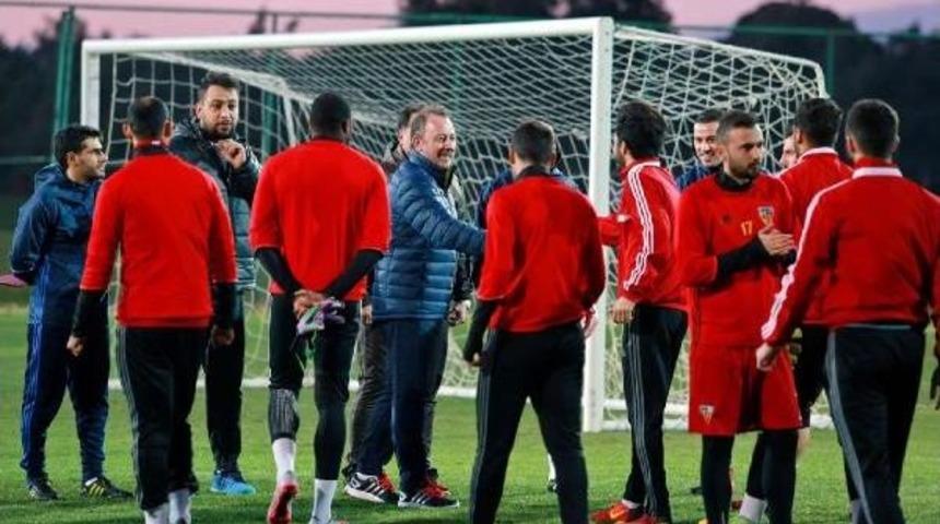 Sergen Yalçın: Kurtarıcı Demeyelim