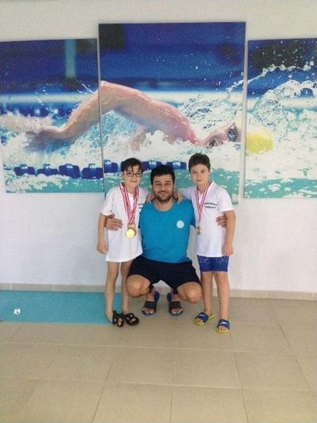 S&uuml;leymanpaşa Belediye Gen&ccedil;lik Ve Spor Kul&uuml;b&uuml; Y&uuml;zmede 18 Madalya Kazandı