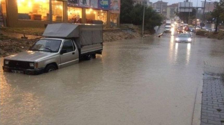 Kuşadası’nda Caddeler Göle Döndü