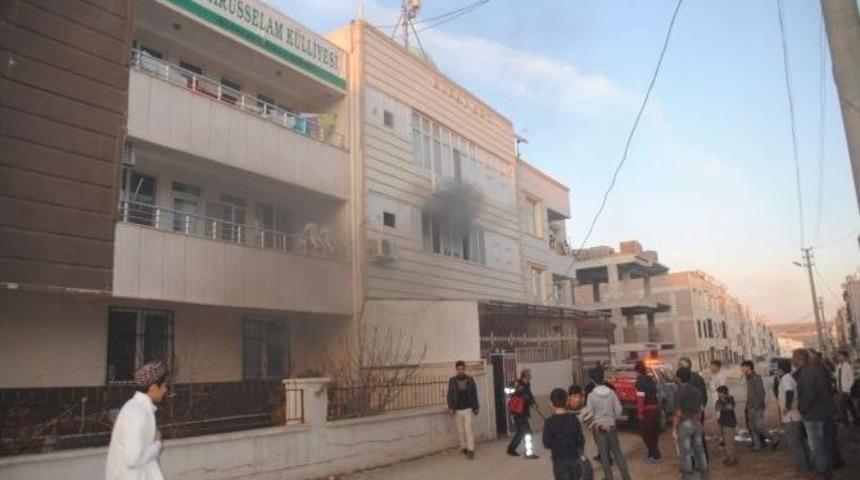 Şanlıurfa&rsquo;da K&uuml;lliye Yangını