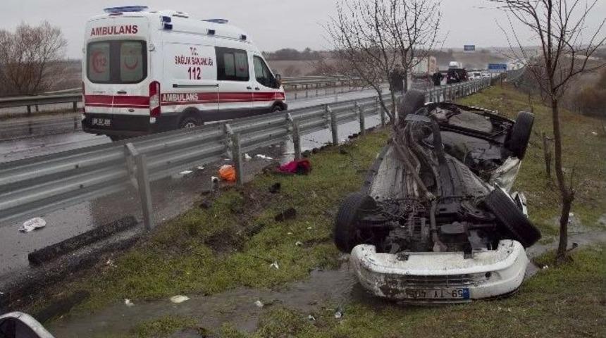 Buzlanmayla Gelen Kaza: 3 Yaralı