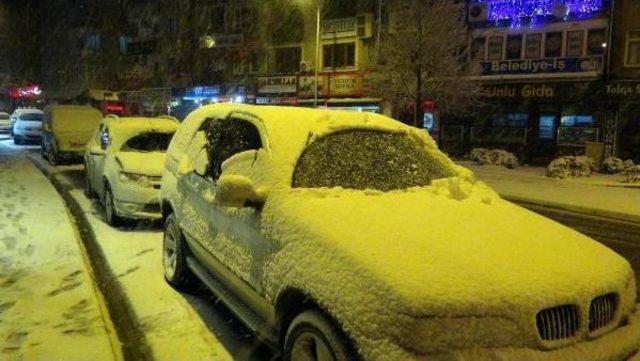 Balıkesir'de Gün Içinde Yağmur, Gece Kar Etkili Oldu