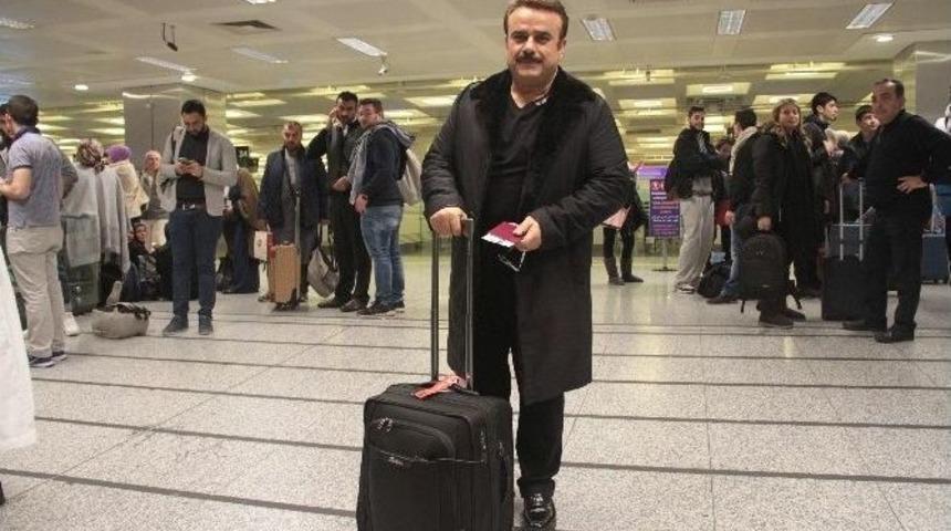 Atat&uuml;rk Havalimanı&rsquo;nda Kar Yağışı Nedeniyle &Ccedil;ok Sayıda Vatandaş Mahsur Kaldı