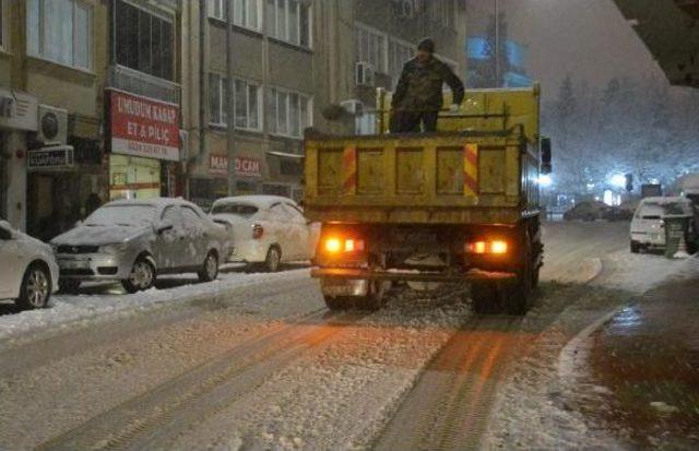 Bursa'da Kar Yağışı Etkili Oluyor