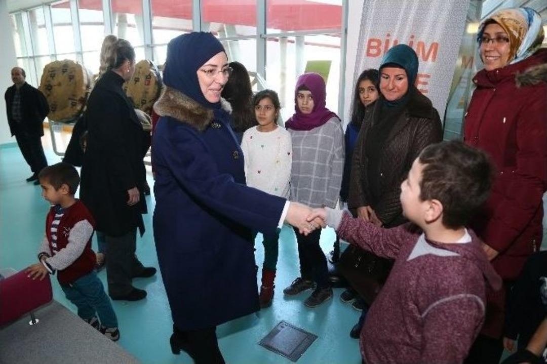 Sevgi Evleri&rsquo;nde Kalan &Ccedil;ocuklar Bilim Merkezini Gezdiler