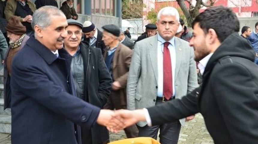 Vali Ko&ccedil;ak, Umurlu&rsquo;da Vatandaşlarla Sohbet Etti