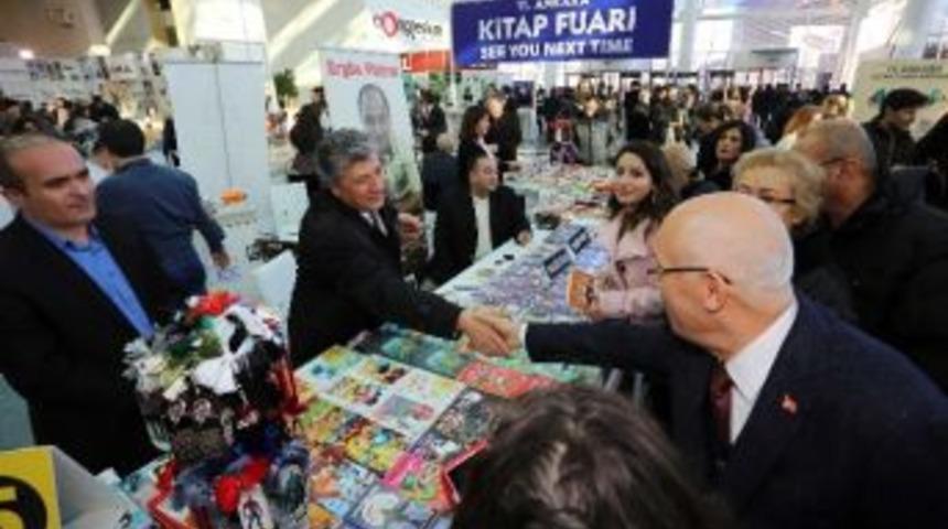 Başkan Yaşar Ankara Kitap Fuarında