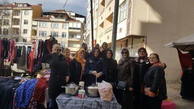 Ak Partili Kadınlar Pazarcı Esnafına Sıcak &Ccedil;orba Dağıttı 1