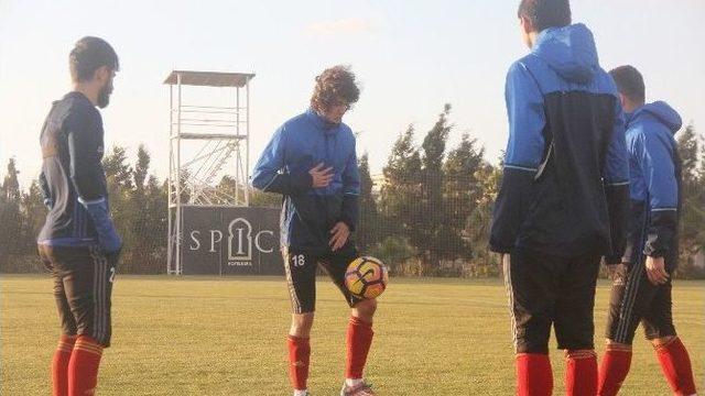 Karabükspor’un Rumen Golcüsü Alexe Takımla Çalışmalara Başladı